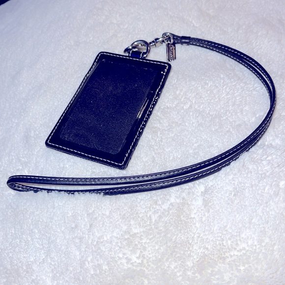 Limited edition COACH C lanyard in black patent - Picture 2 of 8